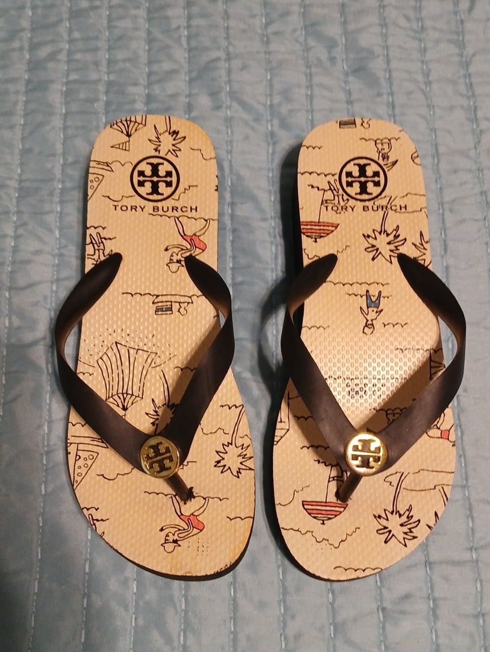 NWOT Tory Burch Women's Beige Graphic Flip Flops with Black Straps